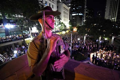 anzac dawn service brisbane